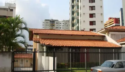 Casa comercial com 220m2 na Pituba