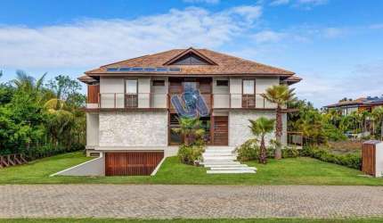 Casa duplex em Condominio mobiliada e decorada com 5 suítes sendo 1 suíte master com 558,22m2 em Praia do Forte