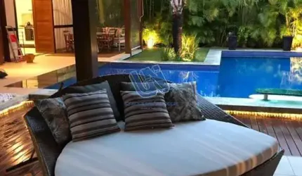 Casa em condominio fechado em Praia do Forte, 5/4 sendo 02 suites, a 10 min da praia e 5 min da vila.
