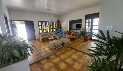 Casa 280m2 de área construída no Itaigara