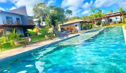 Casa duplex em condominio com 3 quartos sendo 2 Suítes mobiliada com 300m2 em Praia do Forte