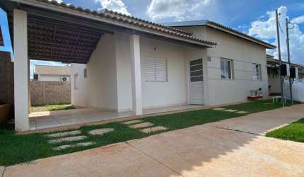 Casa em condomínio fechado com 2 quartos à venda na P, 5, Parque Atalaia, Cuiabá por R$ 290.000