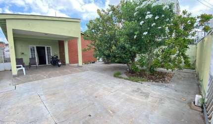 Casa com 3 quartos à venda na Professora Delphina Alves da Costa, 5, Jardim Petrópolis, Cuiabá por R$ 690.000