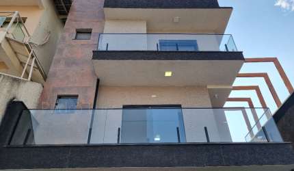 Sobrado novo de 3 dormitórios e 4 vagas no Villa Verde !