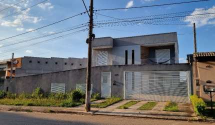 Lindo Sobrado de 4 dormitórios na região central de Caieiras !