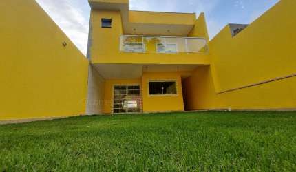 Sobrado de 3 suítes e 3 vagas em Laranjeiras !