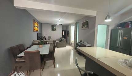 Casa de 2 dormitórios e 4 vagas em Laranjeiras !