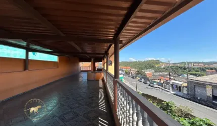 Sobrado espaçoso à venda