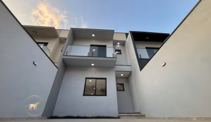Sobrado com 3 dormitórios e 2 vagas de garagem