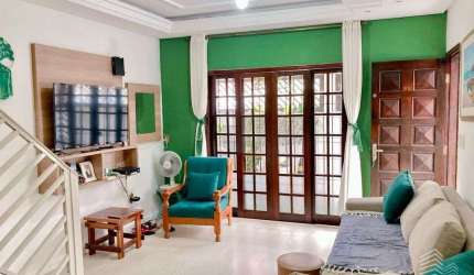 Conforto e lazer no Canto do Forte: Casa geminada com piscina e churrasqueira!