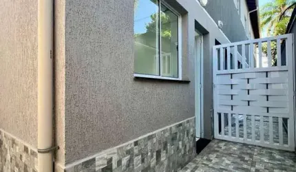 Casa Sobradada de Fundos com Quintal Privativo e Churrasqueira 2 Dormiórios