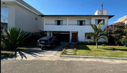 Casa em condomínio fechado no bairro Cachoeira do Bom Jesus.