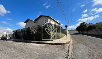 Casa 2 Andares de 480m², ótima localização
