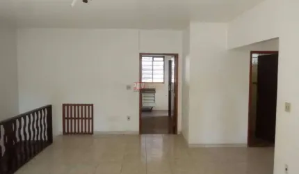Casa Térrea com Salão Comercial no Bairro Pauliceia em São Bernardo do Campo.