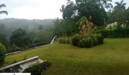 VENDA ou LOCAÇÃO - CASA 4 SUITES PRECISA ATUALIZAÇÃO DE MATERIAIS
