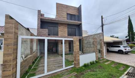 Lindo sobrado Triplex no Xaxim com 3 suítes