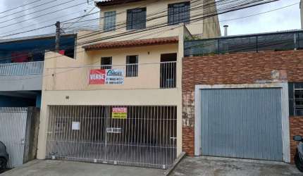 Excelente sobrado no Xaxim com 150m2, 3 quartos