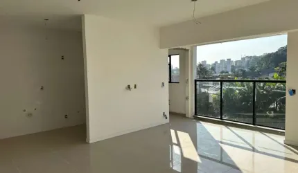 Apartamento com 3 dormitórios, sendo 1 suíte, bairro Glória, Joinville/SC