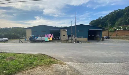 Galpão com 700 m² de área construída, terreno com 4.172,92 m², bairro