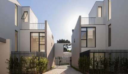 TRIPLEX EM CONDOMÍNIO NO ECOVILLE