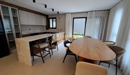 Linda Casa em Condomínio Fechado com Tecnologia e Conforto!