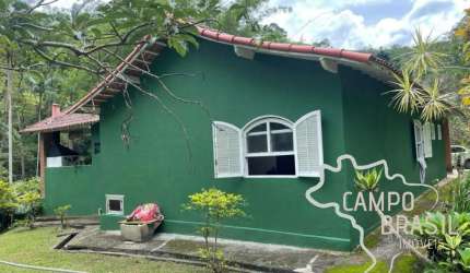 Sítio com linda cachoeira e próximo ao centro! Oportunidade!