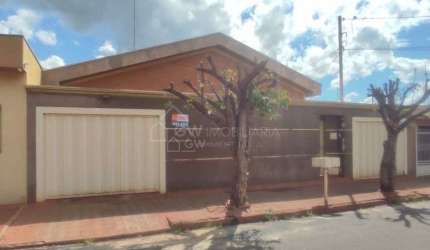 Casa com 3 quartos à venda na Rua José Simões Júnior, 544, São João, Sertãozinho por R$ 470.000