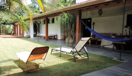 Sabe aquele lugar gostoso, onde você escuta o barulho dos pássaros e o balançar das árvores? Arejado, com pouco movimento e que transpira paz.