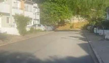 Corredor Totalmente Coberto em Vidro, um Diferencial Exclusivo. Acabamentos de Bom Gosto.