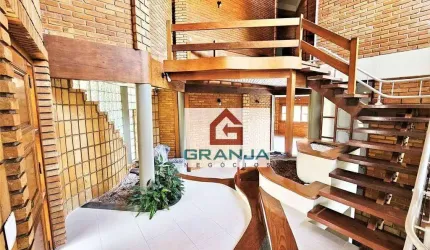 Lindo Imóvel Rústico repleto de armários, com 4 dormitórios (2 suítes com terraços) à venda, 351 m² por R$ 1.700.000 - Jardim do Golf I - Jandira/SP