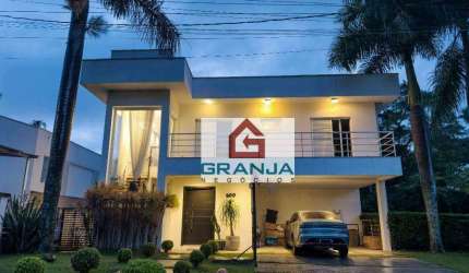 Oportunidade! Casa à Venda no Golf Village – 304 m², 3 Suítes, Quintal – R$ 2.290.000