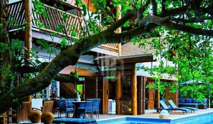 Casa a venda no Piscinas Naturais (Jacarandás) em Praia do Forte, Litoral Norte da Bahia. Condomínio com acesso à praia,