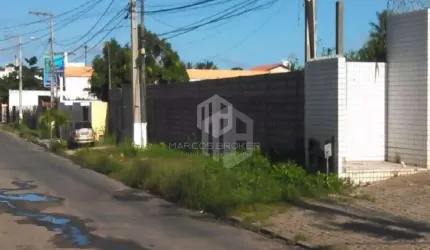 Terreno para fins comerciais em Lauro de Freitas com 2640m² próximo ao restaurante Frango Legal e à Estrada do Coco.