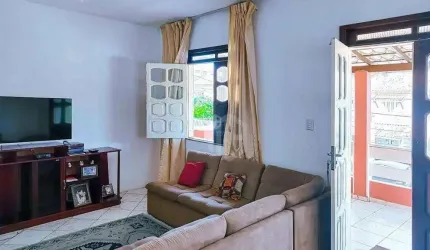 CASA A VENDA EM STELLA MARIS. São dois pavimentos com duas casas e acesso independente. R$ 900.000,00; 168m2 de área construída em um terreno de 210m2
