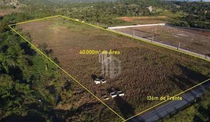 TERRENO PARA GRANDES COMÉRCIOS EM CANDEIAS. São 40.000m² com 136m de frente para pista bem perto do Centro da Cidade e da Prefeitura. Confira conosco.