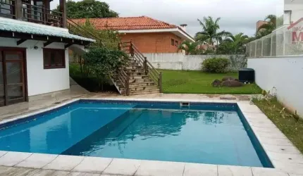 Em Alphaville = Residencial 5 Área do Terreno 1.036 m²     Área Construída 850m² (Continuar reforma.)  *Pavimento Térreo*  * Hall de entrada. * Lavado * Escritório com planejados * Varanda Enorme * 2 