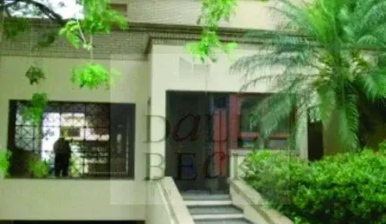 Casa de condomínio sobrado para venda tem 385 metros quadrados com 4 quartos