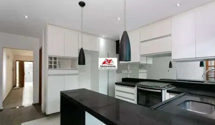 Sobrado Residencial/Comercial de 147m² com 3 dorm., 2 suites, terraço, quintal e 1 vaga por 7.800,00/mês, IPTU 380,00 - Tatuapé/SP