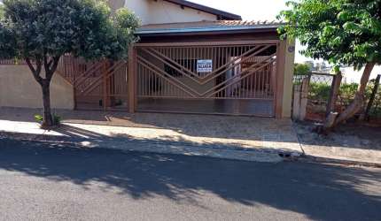 Belíssima Casa espaçosa com 3 suítes e piscina  em Jales /SP