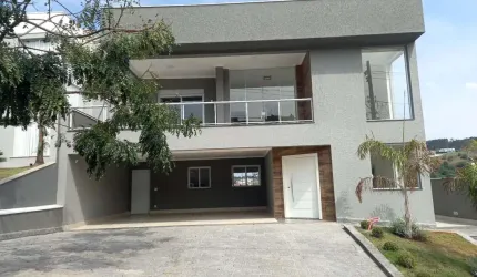 Casa de Luxo no Condomínio Vale das Águas: 4 quartos, 4 suítes, 2 salas, 2 vagas, 240m² em Bragança Paulista-SP. Venha conferir!