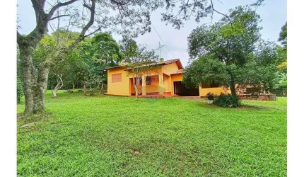 Casa com 3 dormitórios sendo 1 suíte com 10 vagas de garagem no bairro Tarumã em Viamão!