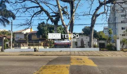 Terreno 4.720m² sendo 20m x 236m.