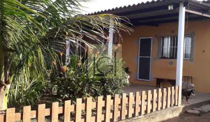 Imperdível oportunidade! Casa à venda em Ilha Comprida-SP, 2 quartos, 1 sala, 1 banheiro, 1 vaga de garagem, 116m².