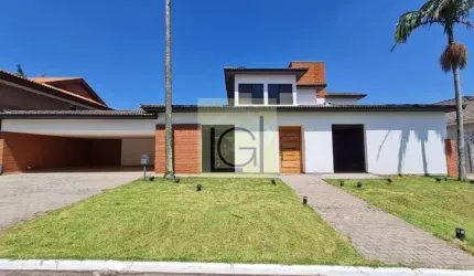 Imponente casa de luxo em condomínio exclusivo de Alphaville, Santana de Parnaíba-SP: 4 quartos, 4 suítes, 3 salas, 8 banheiros, 10 vagas de garagem e 620m² de área.
