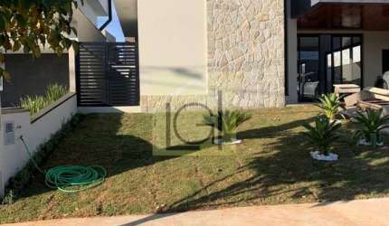 Imperdível: Casa à venda em Salto-SP, no Residencial Central Parque, com 3 suítes, 4 banheiros e 161m². Confira já!