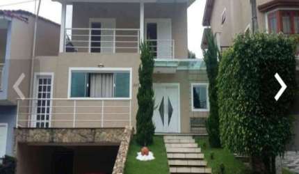 Sobrado a venda no renomado Condomínio Aruã, com 4 quartos sendo suítes, 3 salas, cozinha planejada, piscina, forno de pizza. Por R$: 1.200.000 .
