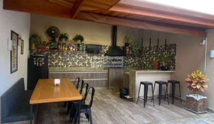 Imóvel à venda: Casa de 3 quartos no Parque Santana, Mogi das Cruzes-SP, com suíte, 2 salas, 2 vagas de garagem. Por R$: 799 mil, estuda permuta.