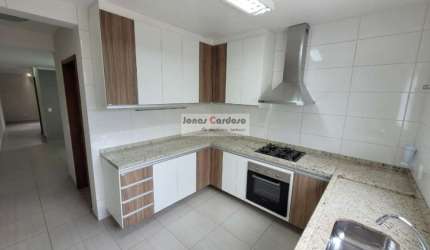 Sobrado na área nobre da Vila Suissa, com 125m², 3 quartos, cozinha planejada, espaço gourmet, vaga para 4 carros. Por R$: 730 mil. Mogi das Cruzes.