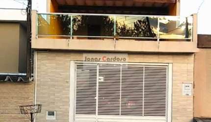 Sobrado a venda com 3 quartos no Conj. Residencial Bovolenta, em Mogi das Cruzes, com 3 quartos, sendo 1 suíte, 2 vagas cobertas. Por R$450 mil