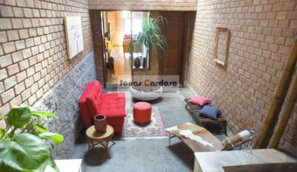 Sobrado mobiliado a Venda, Vila Suissa, 5 quartos,1 suíte com hidro, sala de TV, churrasqueira, piscina, aceita permuta e financiamento. R$: 1.350.000